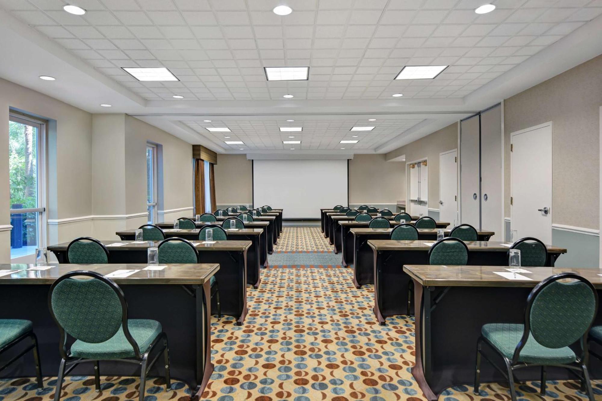 Hilton Garden Inn Jacksonville Jtb/Deerwood Park Dış mekan fotoğraf